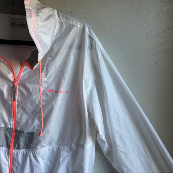 Columbia Women’s Lightweight Windbreaker Trail Jacket White Sz L with marks - Picture 6 of 9